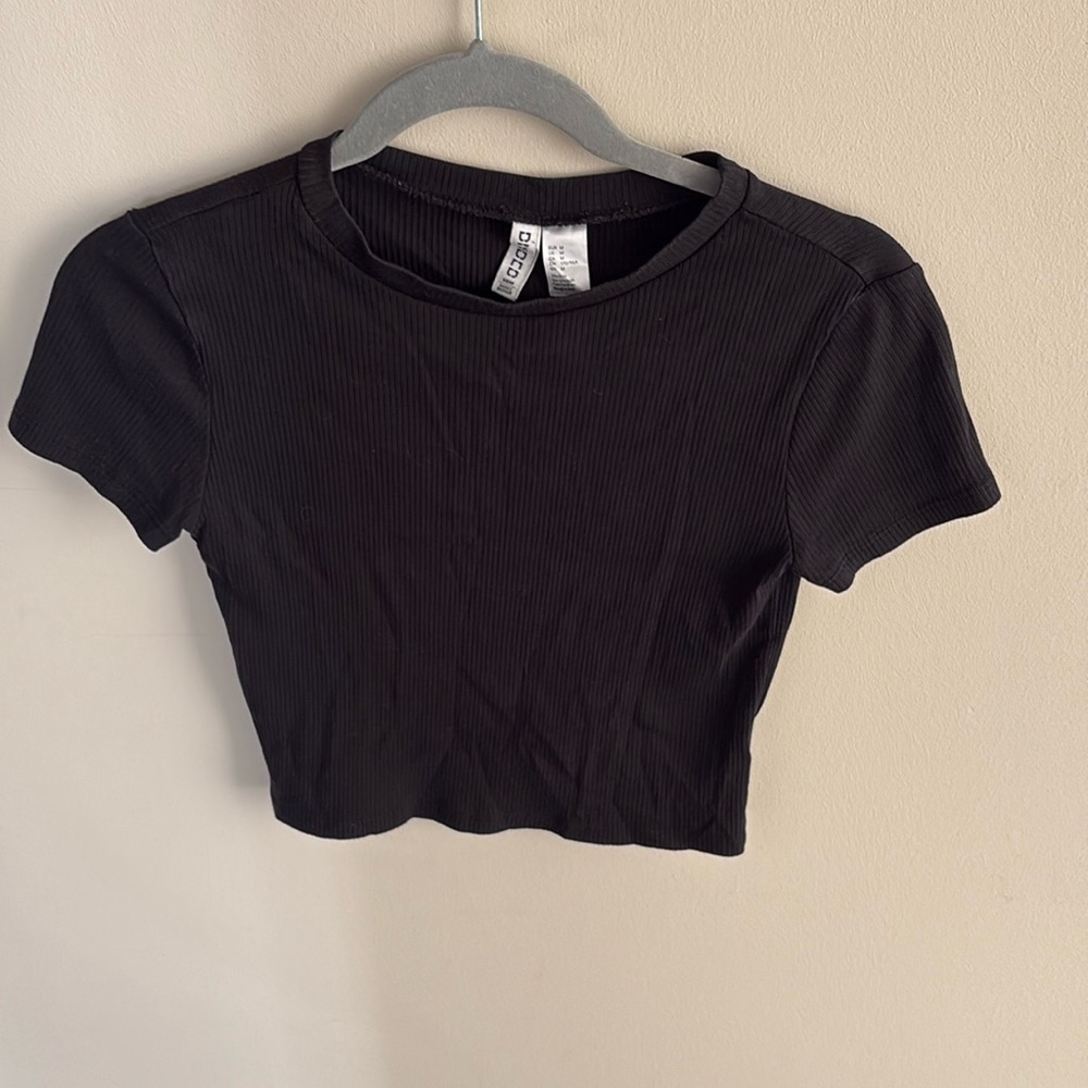 Simple black ribbed tee